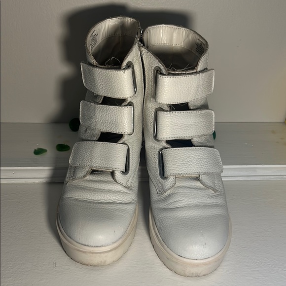 Steve Madden Shoes - 🍁Steve Madden White Leather Boots with Straps Style 7.5